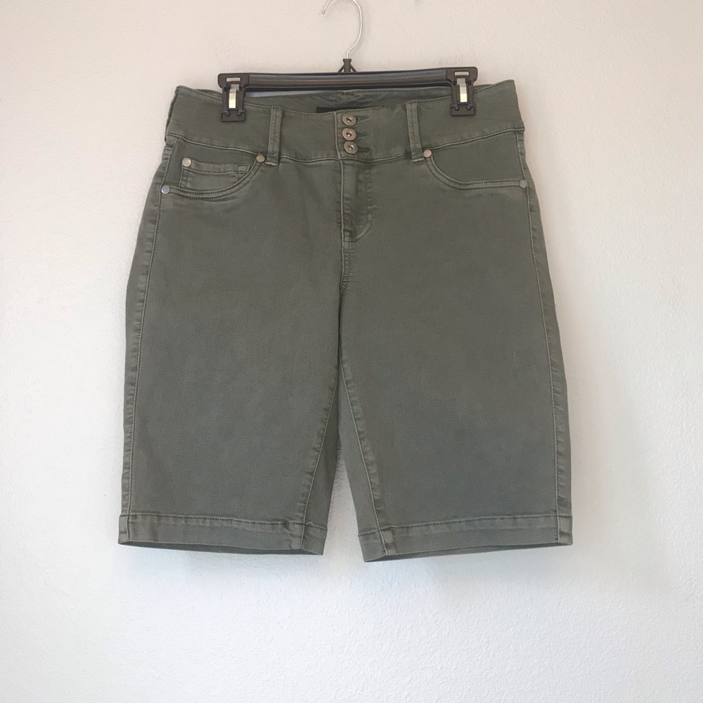 Torrid Denim Jegging Bermuda